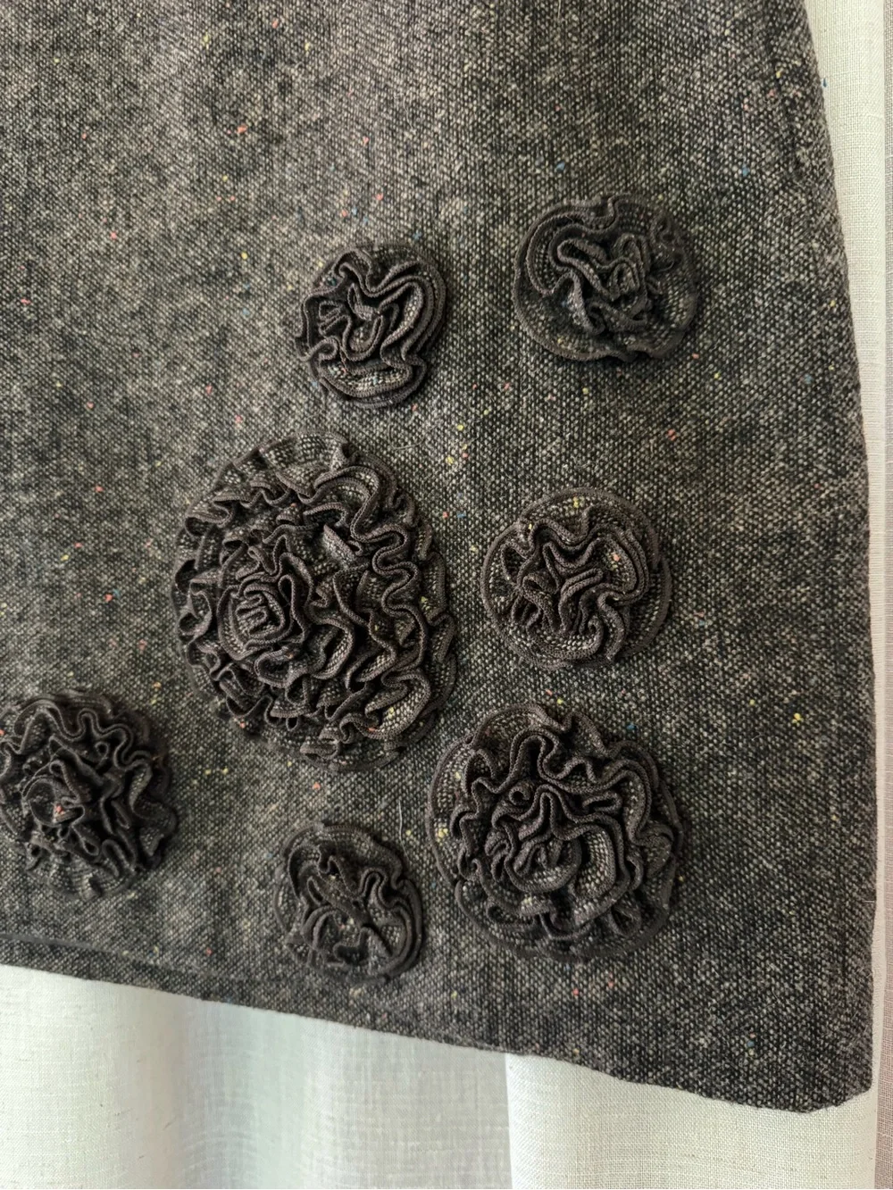 LOFT Wool Blend Mini Skirt with Floral Rosette Appliques•Brown Tweed• 2P Petit